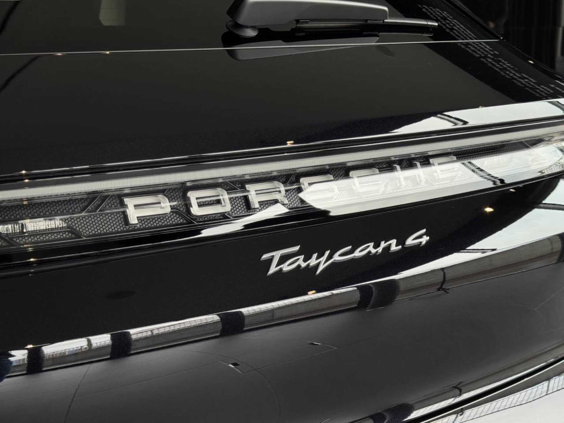 PORSCHE Taycan 4 Cross Turismo-image-36