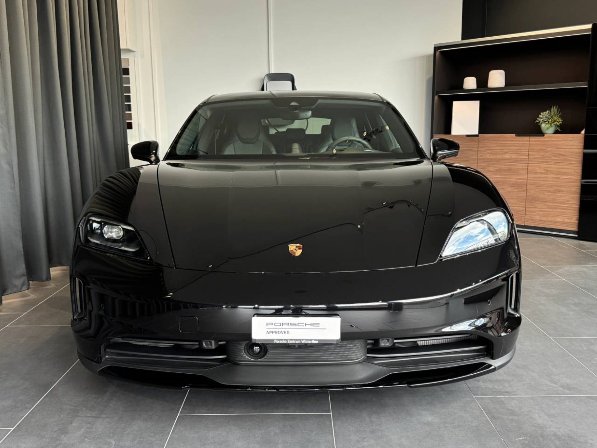 PORSCHE Taycan 4 Cross Turismo-image-5