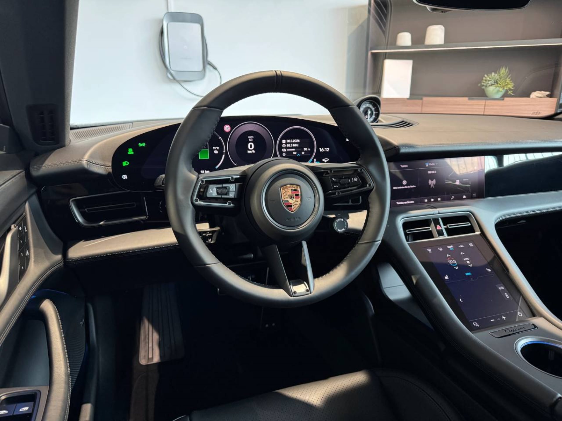 PORSCHE Taycan 4 Cross Turismo-image-13