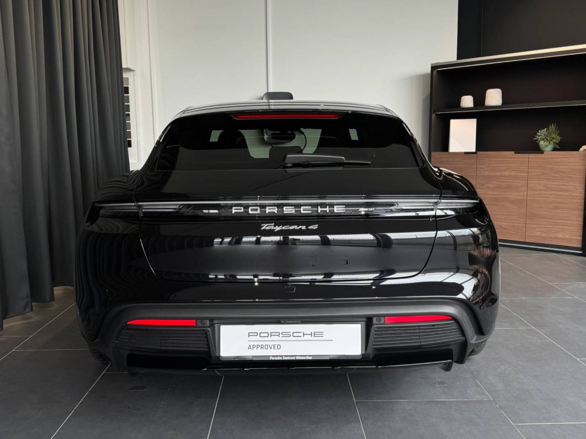 PORSCHE Taycan 4 Cross Turismo-image-6