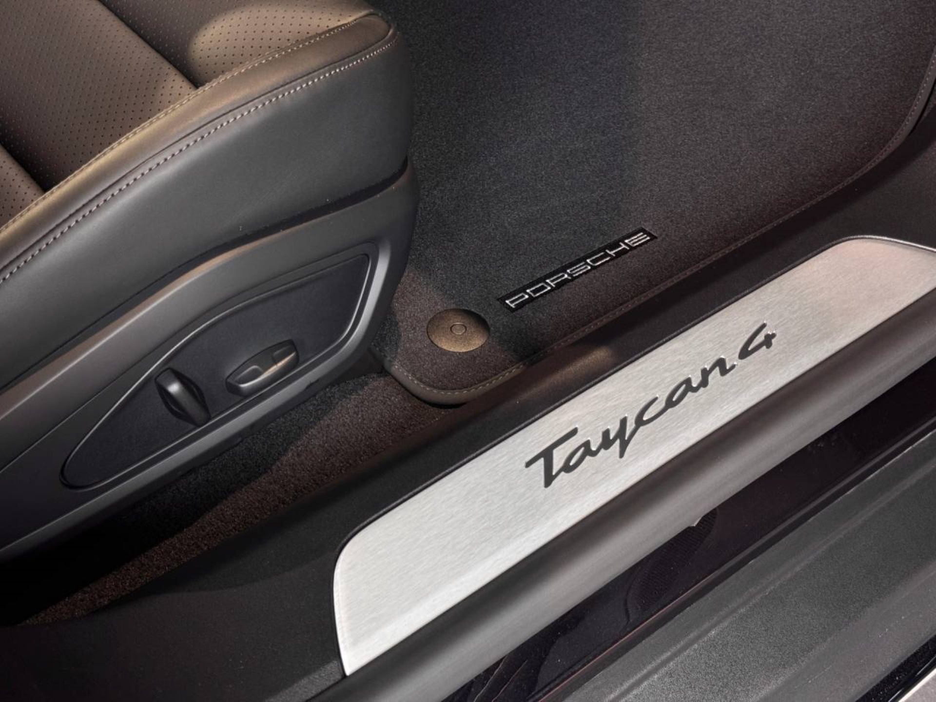 PORSCHE Taycan 4 Cross Turismo-image-39