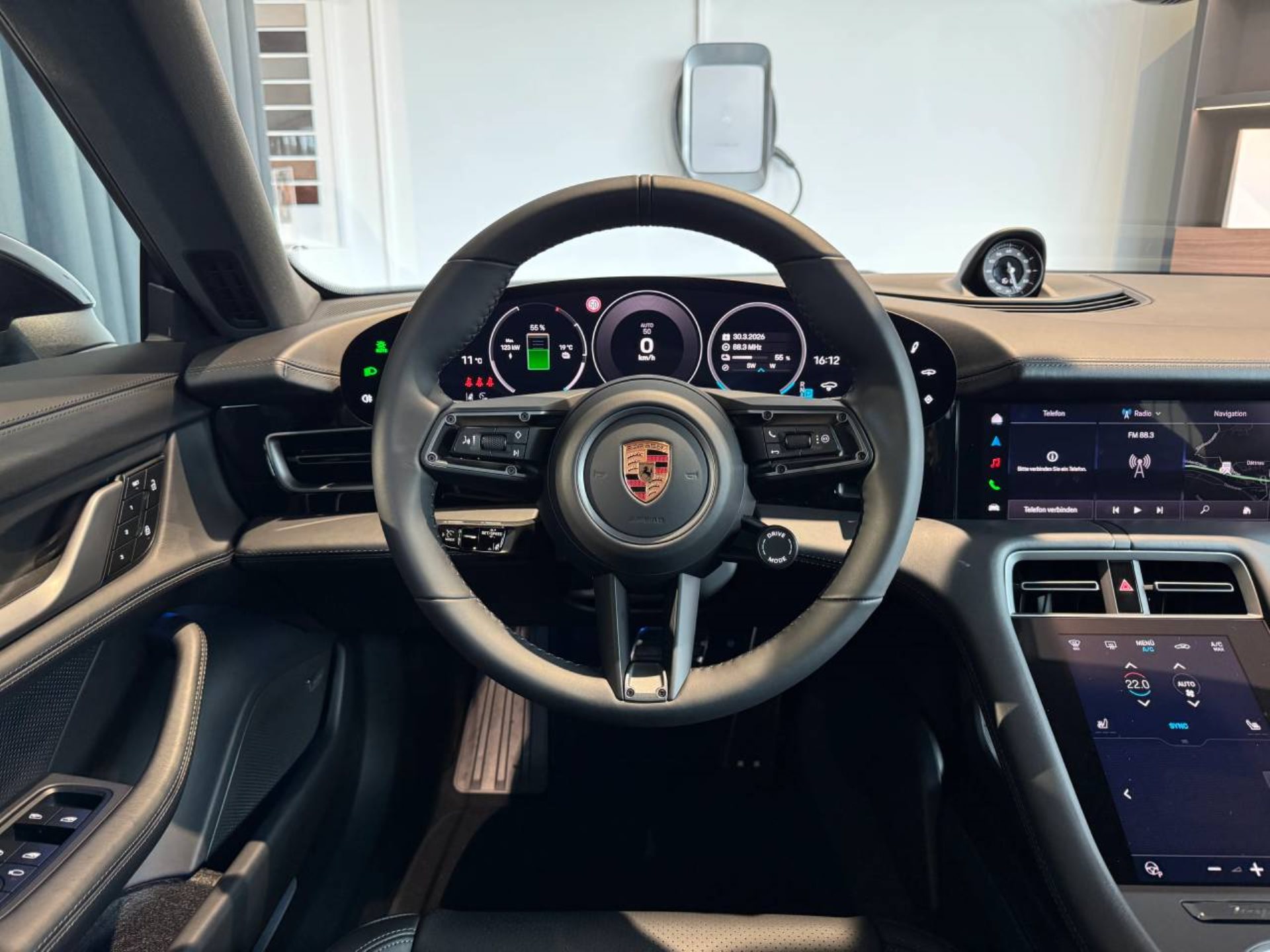 PORSCHE Taycan 4 Cross Turismo-image-14