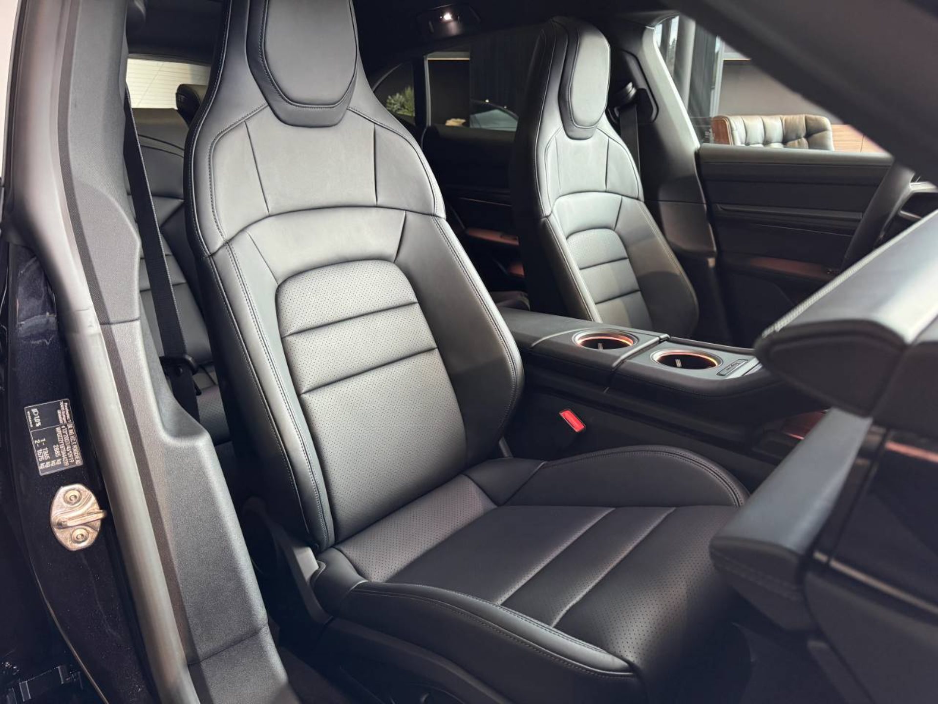 PORSCHE Taycan 4 Cross Turismo-image-24