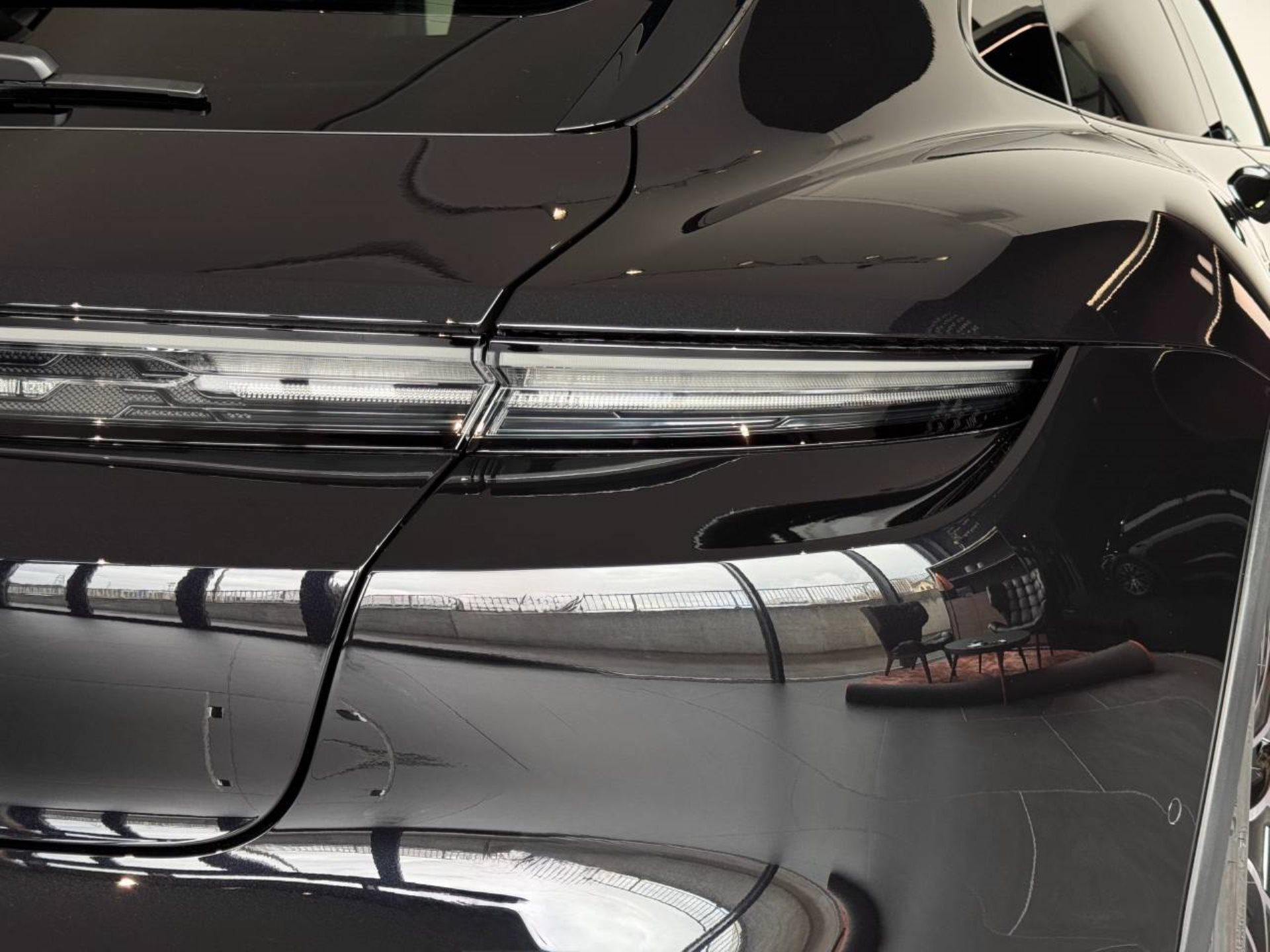 PORSCHE Taycan 4 Cross Turismo-image-37