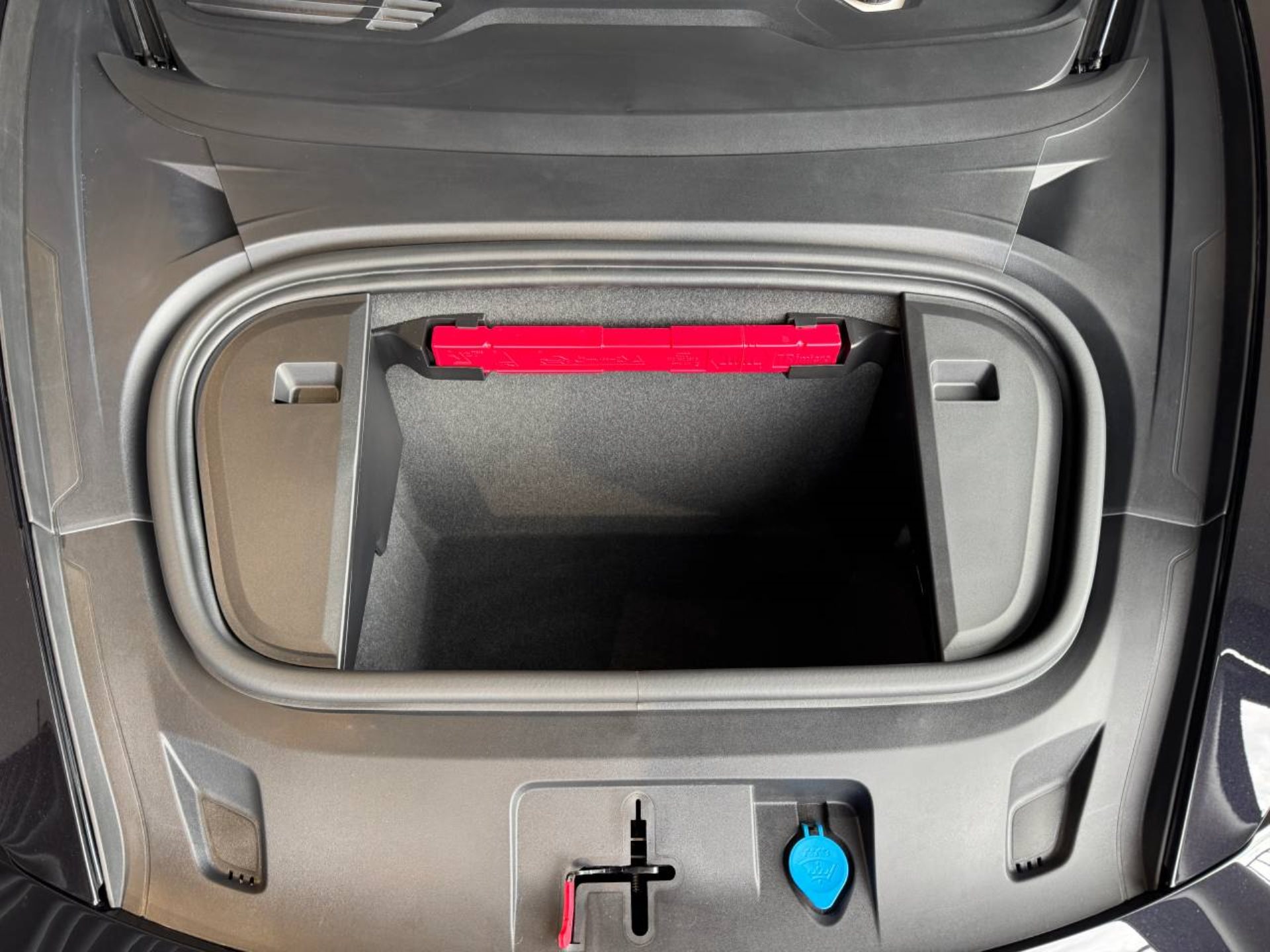 PORSCHE Taycan 4 Cross Turismo-image-33