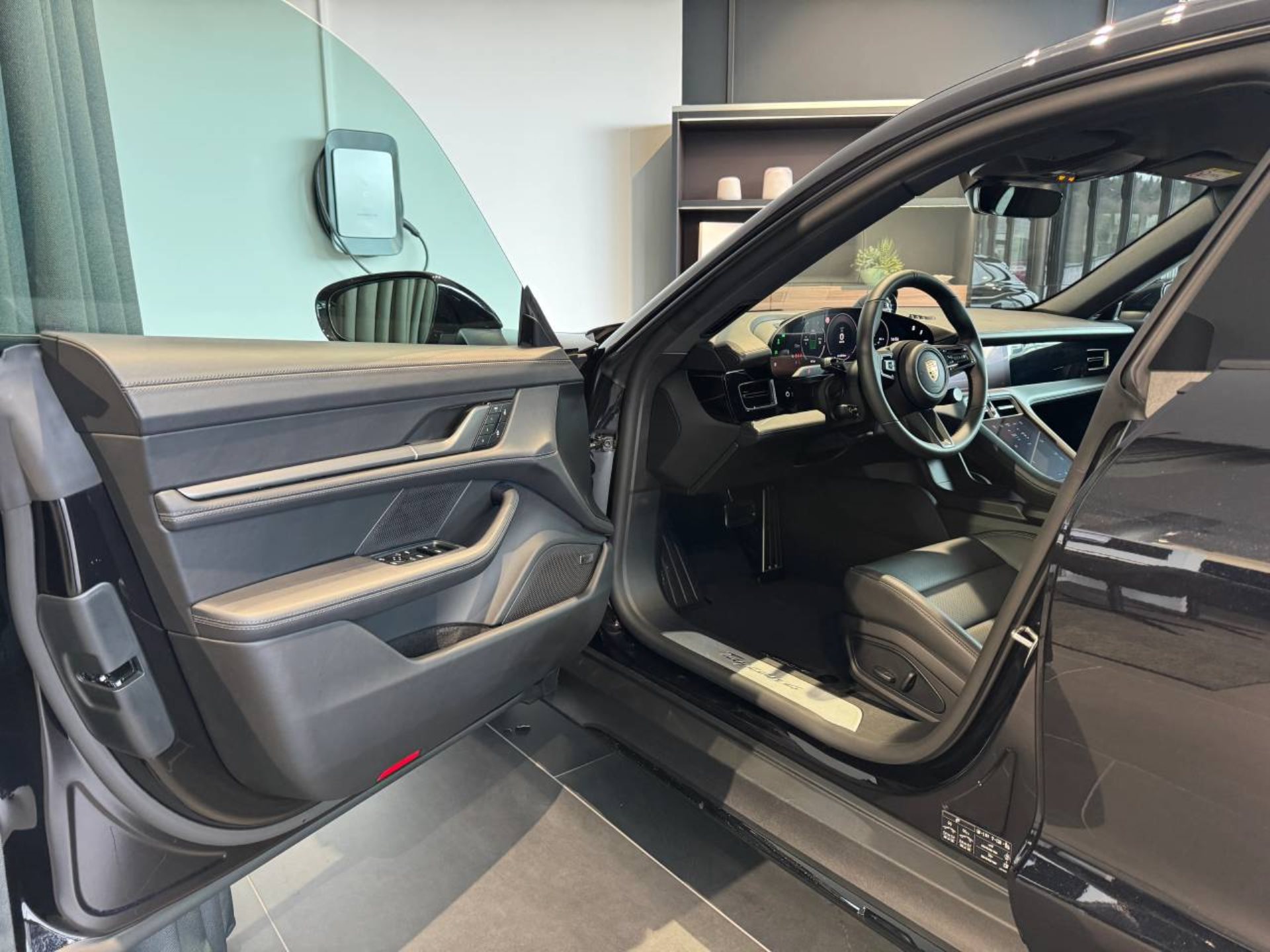 PORSCHE Taycan 4 Cross Turismo-image-3
