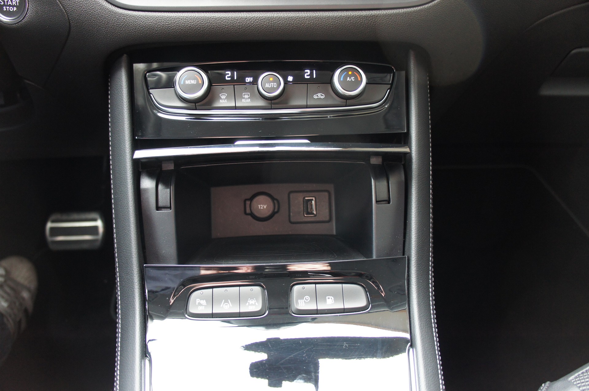 OPEL Grandland 1.6 Hybrid GS Line Automatik-image-13