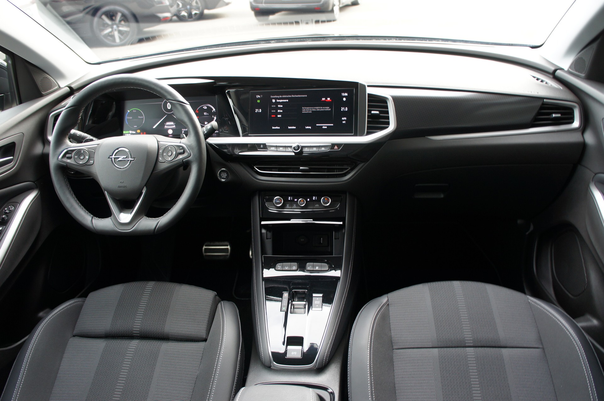 OPEL Grandland 1.6 Hybrid GS Line Automatik-image-16