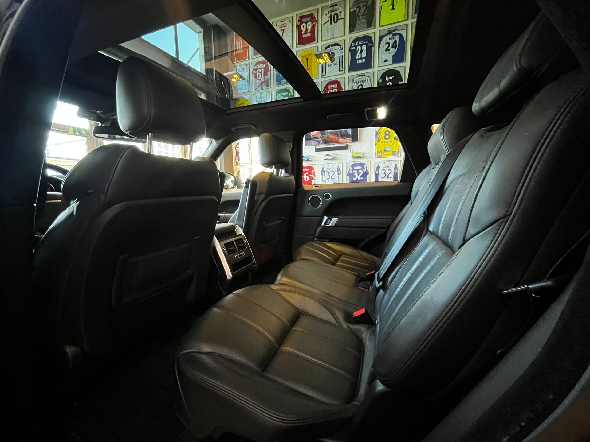 LAND ROVER RR Sport 3.0SDV6 HSE Dyn.-image-12