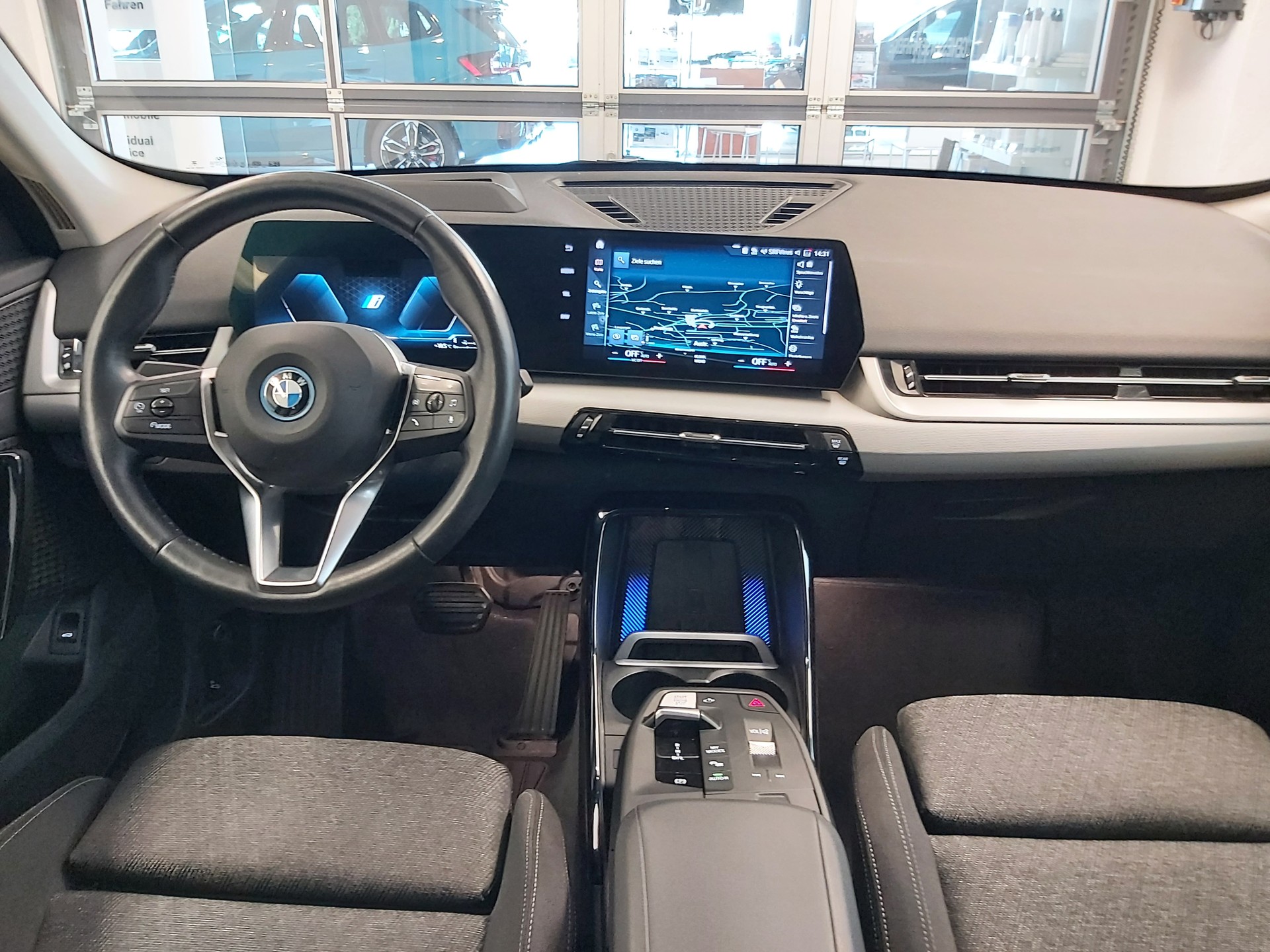 BMW X1 30e xDrive-image-12