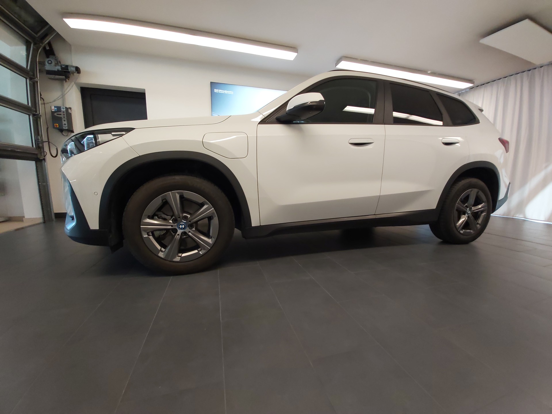 BMW X1 30e xDrive-image-3