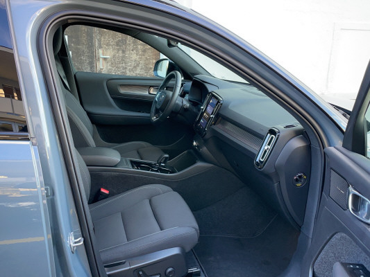 VOLVO XC40 P8 AWD Elec Pro-image-4