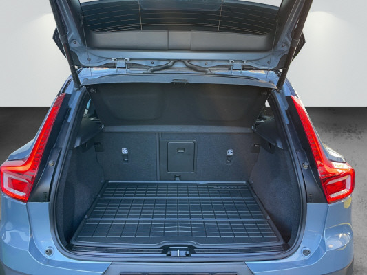 VOLVO XC40 P8 AWD Elec Pro-image-9
