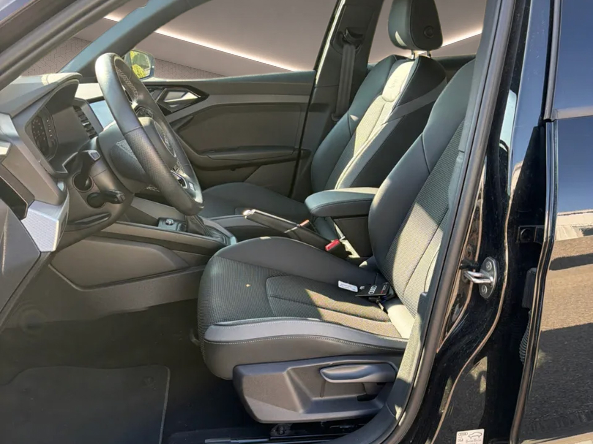 AUDI A1 Sportback 35 TFSI advanced S-tronic-image-11