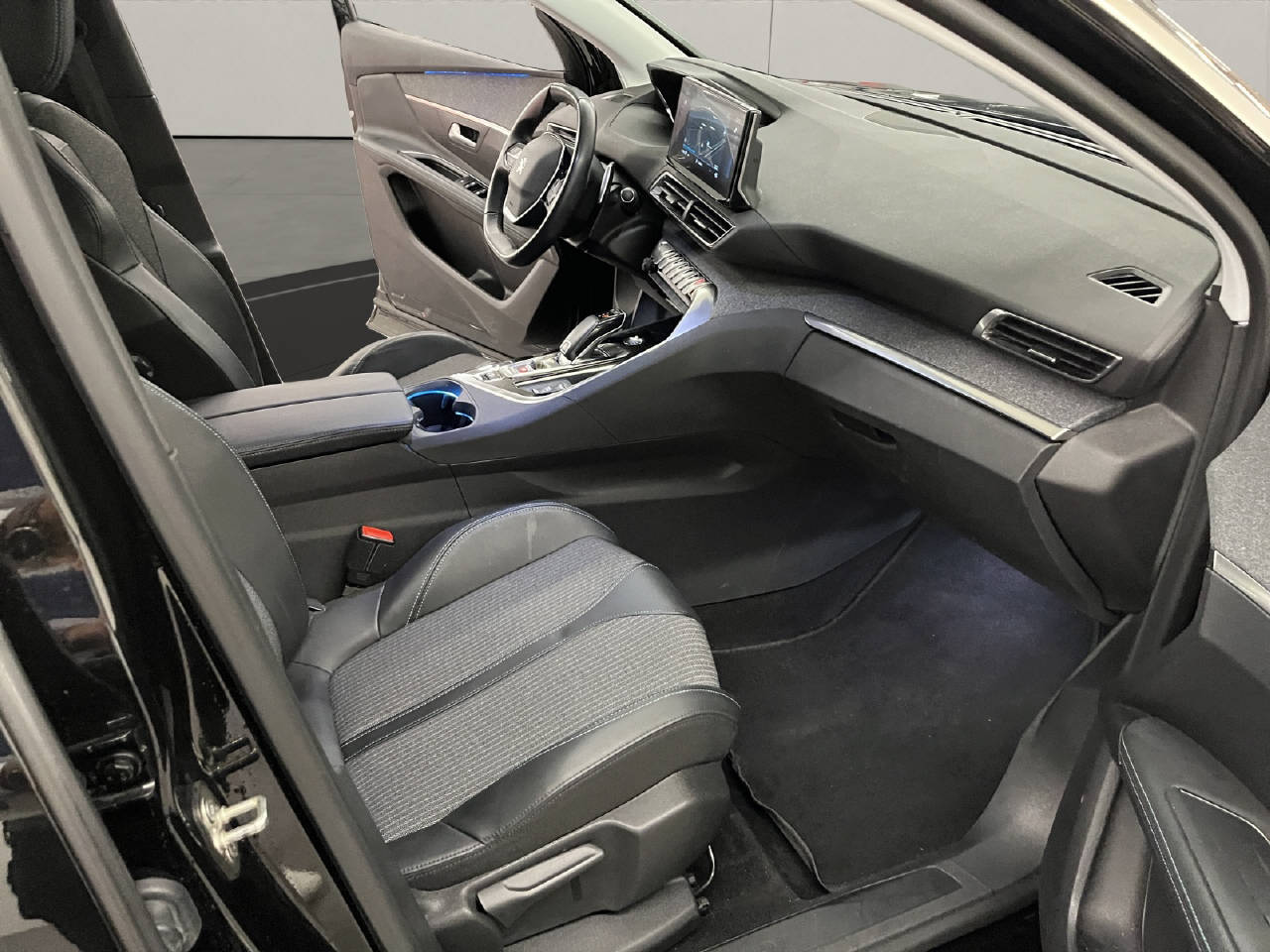 PEUGEOT 3008 1.2 Allure Pack-image-9