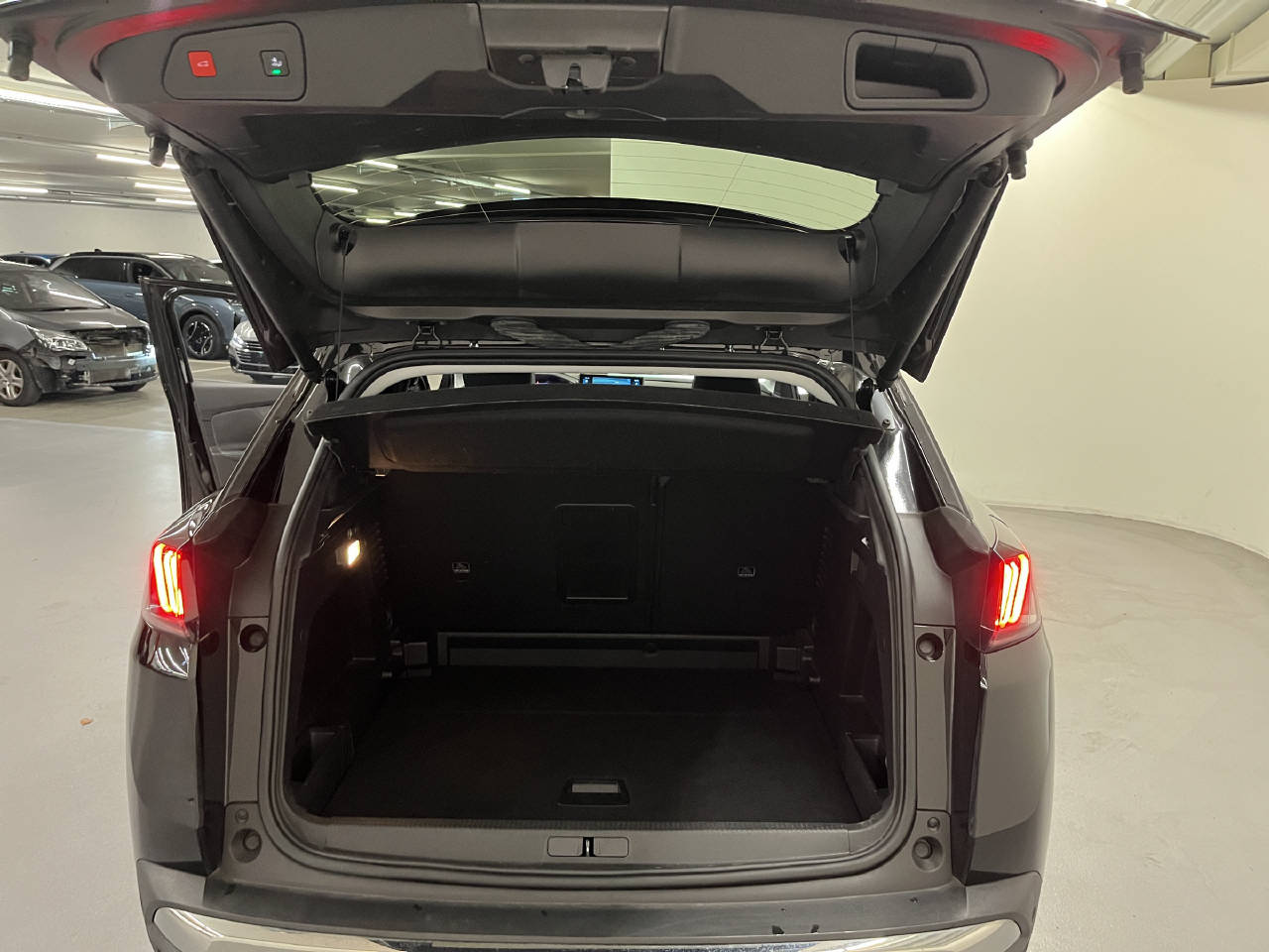 PEUGEOT 3008 1.2 Allure Pack-image-13