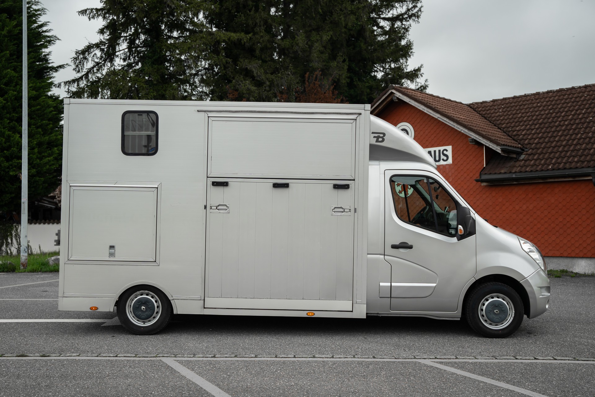 RENAULT Master Equitrek T35 2.3dCi Selbstfahrer / Pferdetransporter-image-4