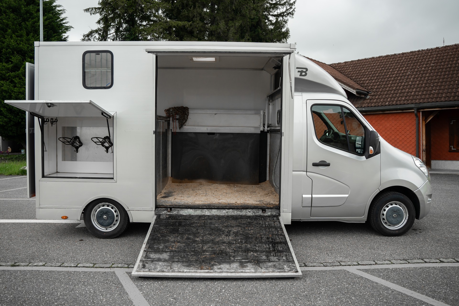 RENAULT Master Equitrek T35 2.3dCi Selbstfahrer / Pferdetransporter-image-11