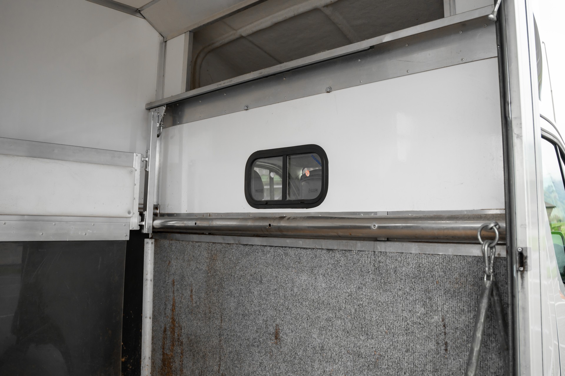 RENAULT Master Equitrek T35 2.3dCi Selbstfahrer / Pferdetransporter-image-14