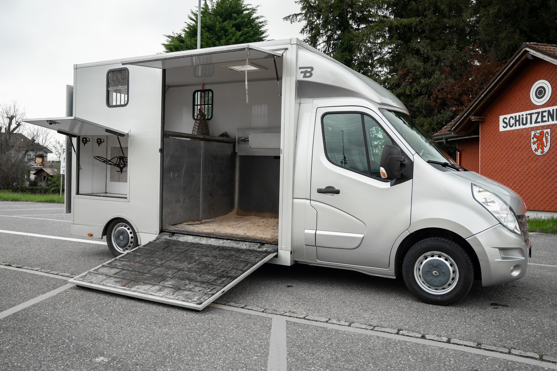 RENAULT Master Equitrek T35 2.3dCi Selbstfahrer / Pferdetransporter-image-12