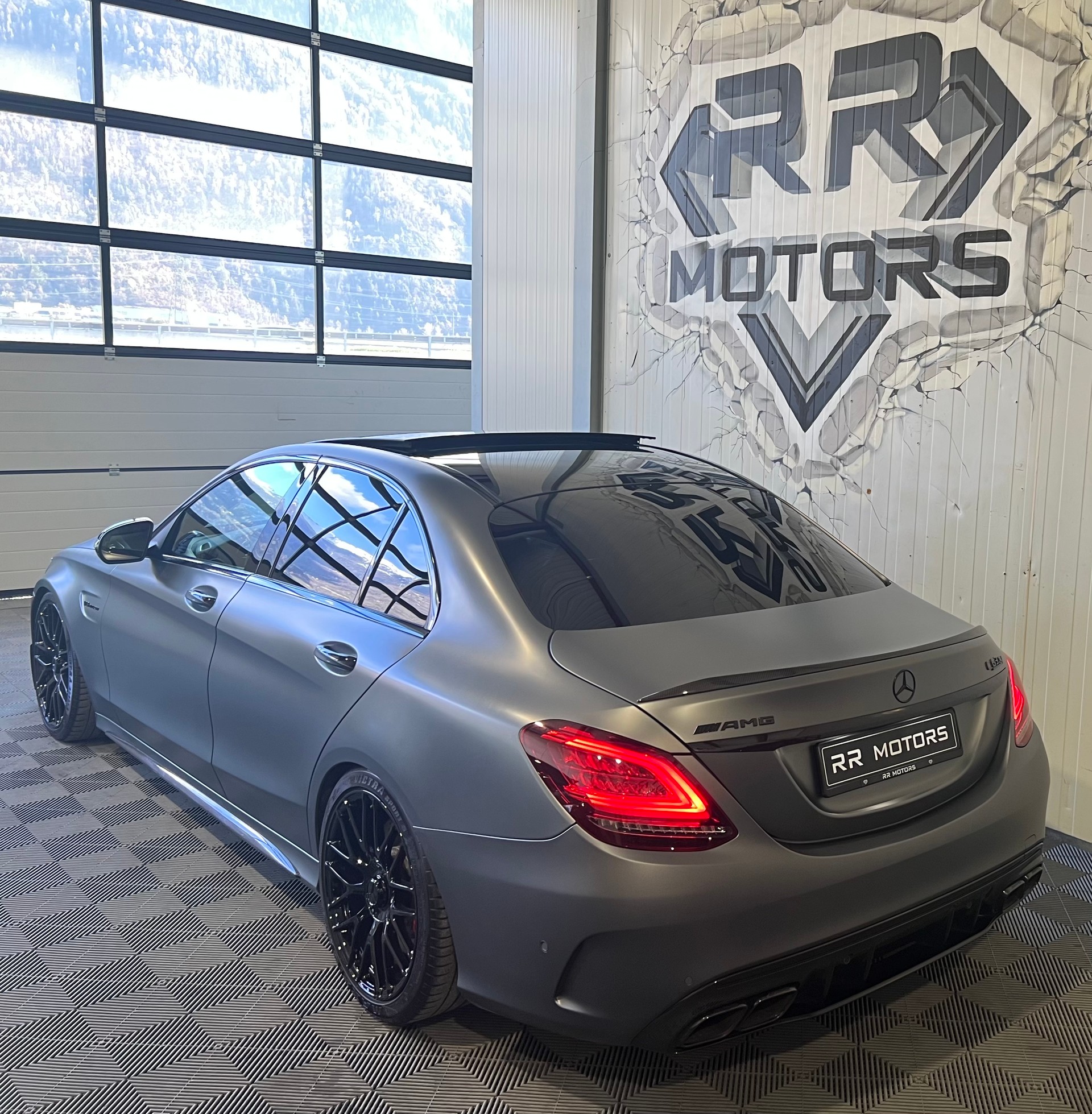 MERCEDES-BENZ C 63 S AMG Speedshift-image-2