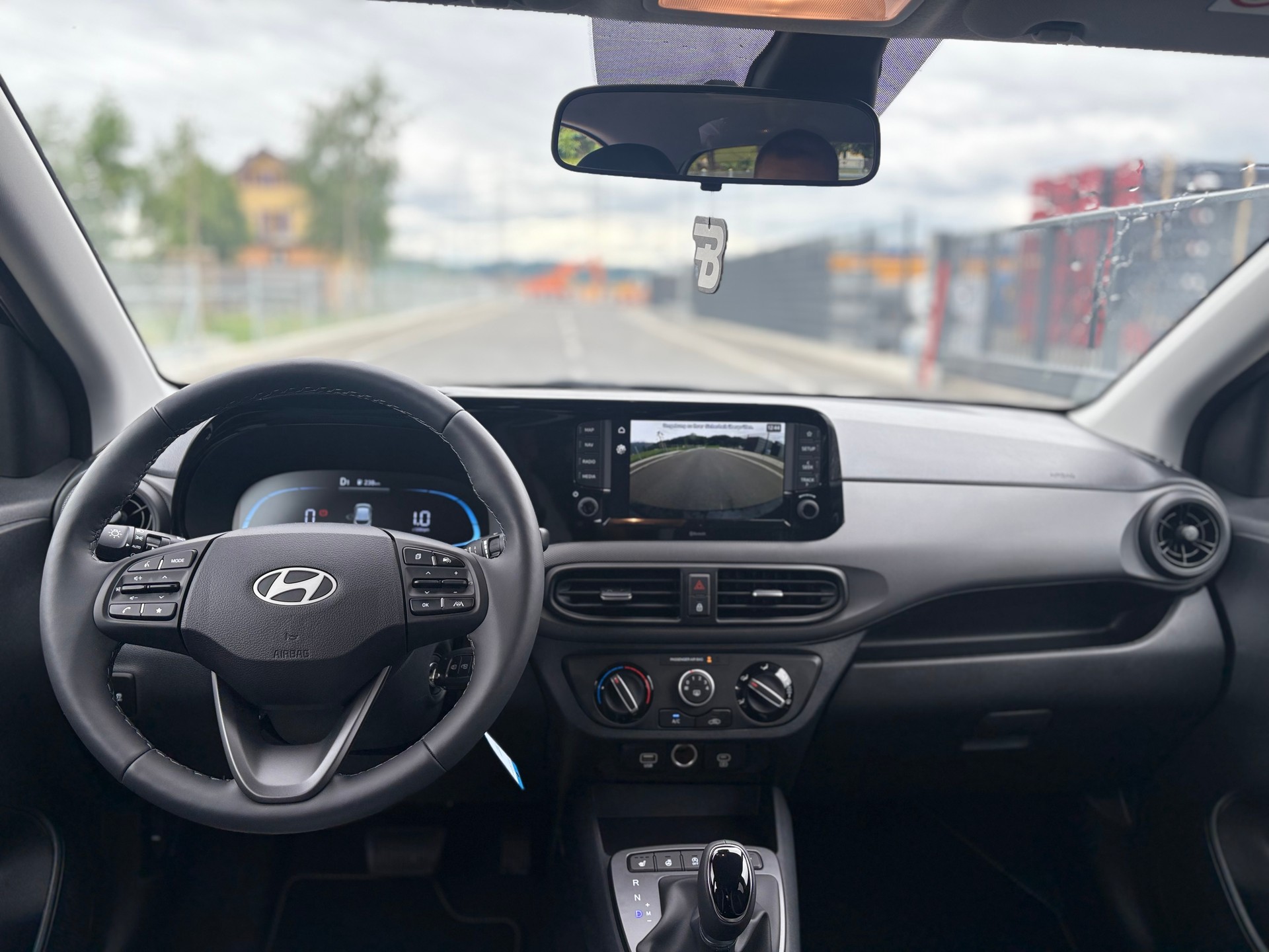 HYUNDAI i10 1.2 Amplia Aut.-image-11