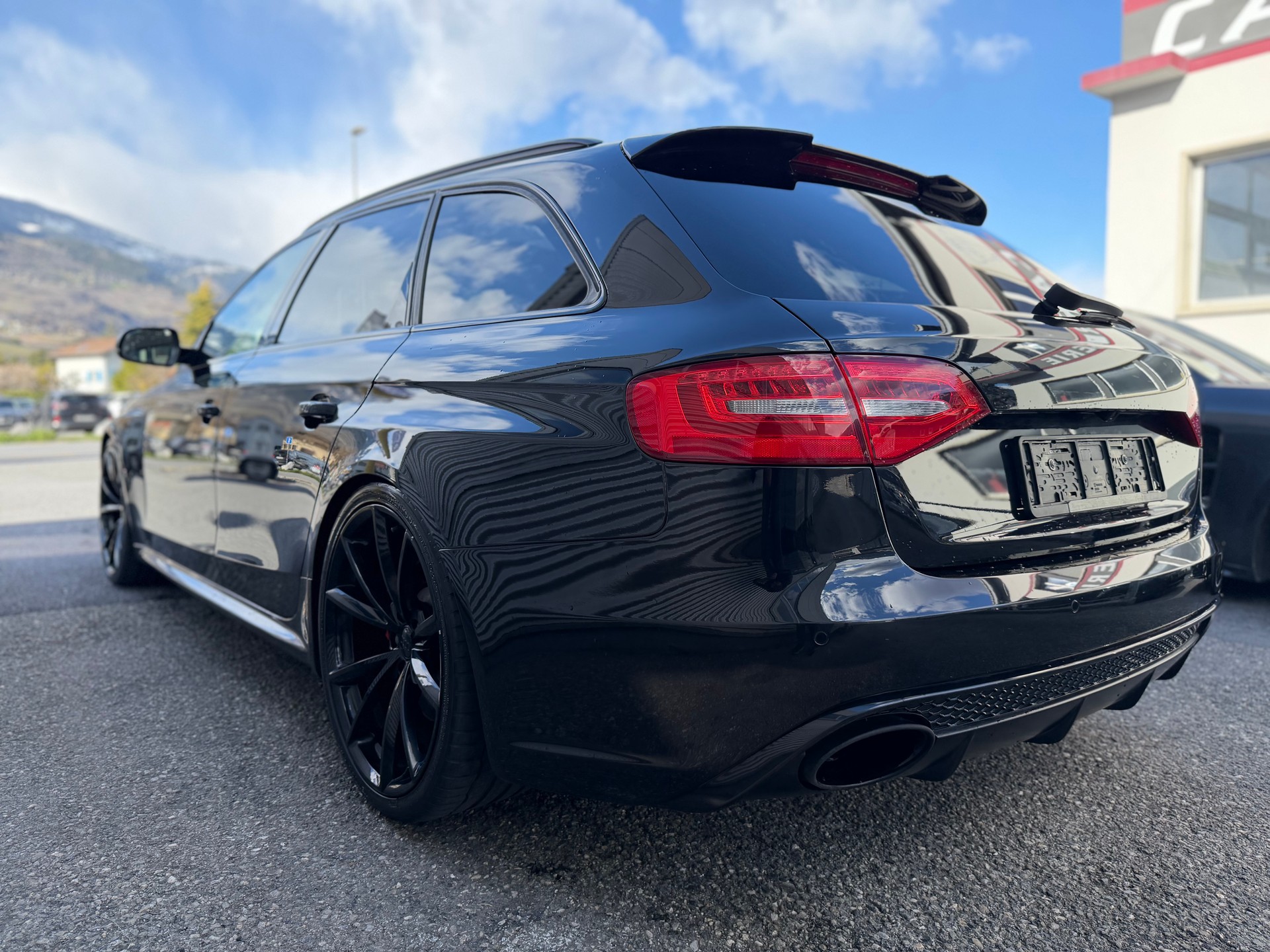 AUDI RS4 Avant 4.2 FSI V8 quattro S-tronic-image-5