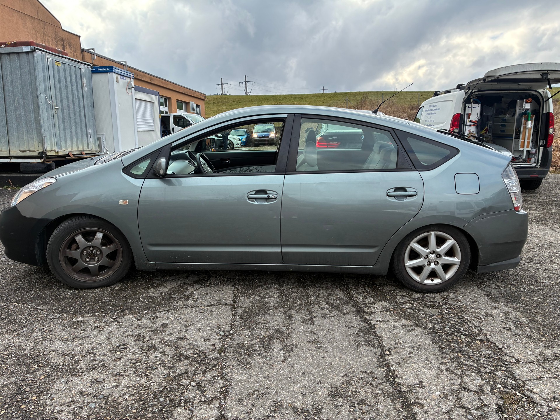 TOYOTA Prius 1.5 16V Hybrid-image-2