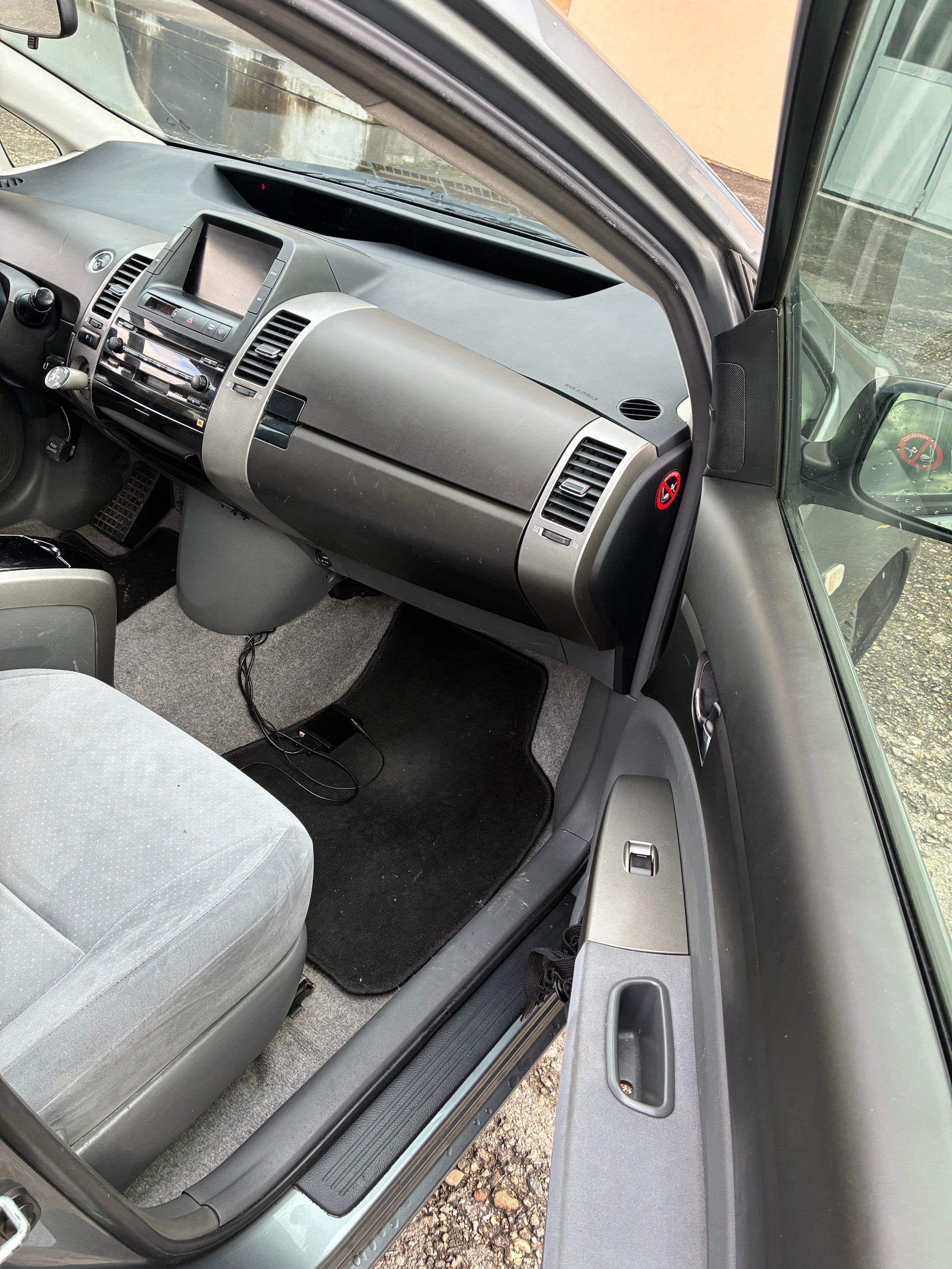 TOYOTA Prius 1.5 16V Hybrid-image-4