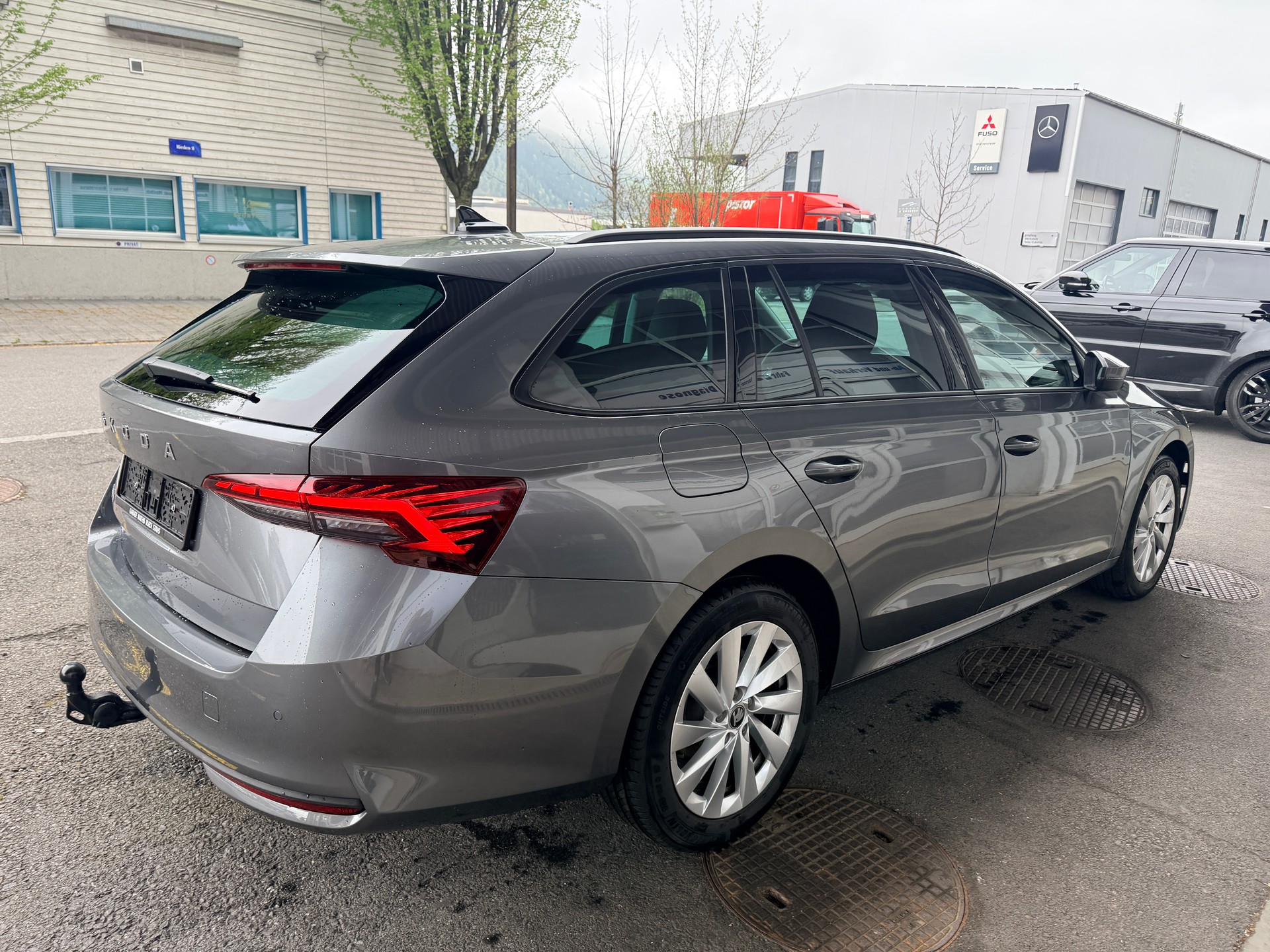 SKODA Octavia Combi 2.0 TDI DSG Selection AHK 1.6 To.-image-1