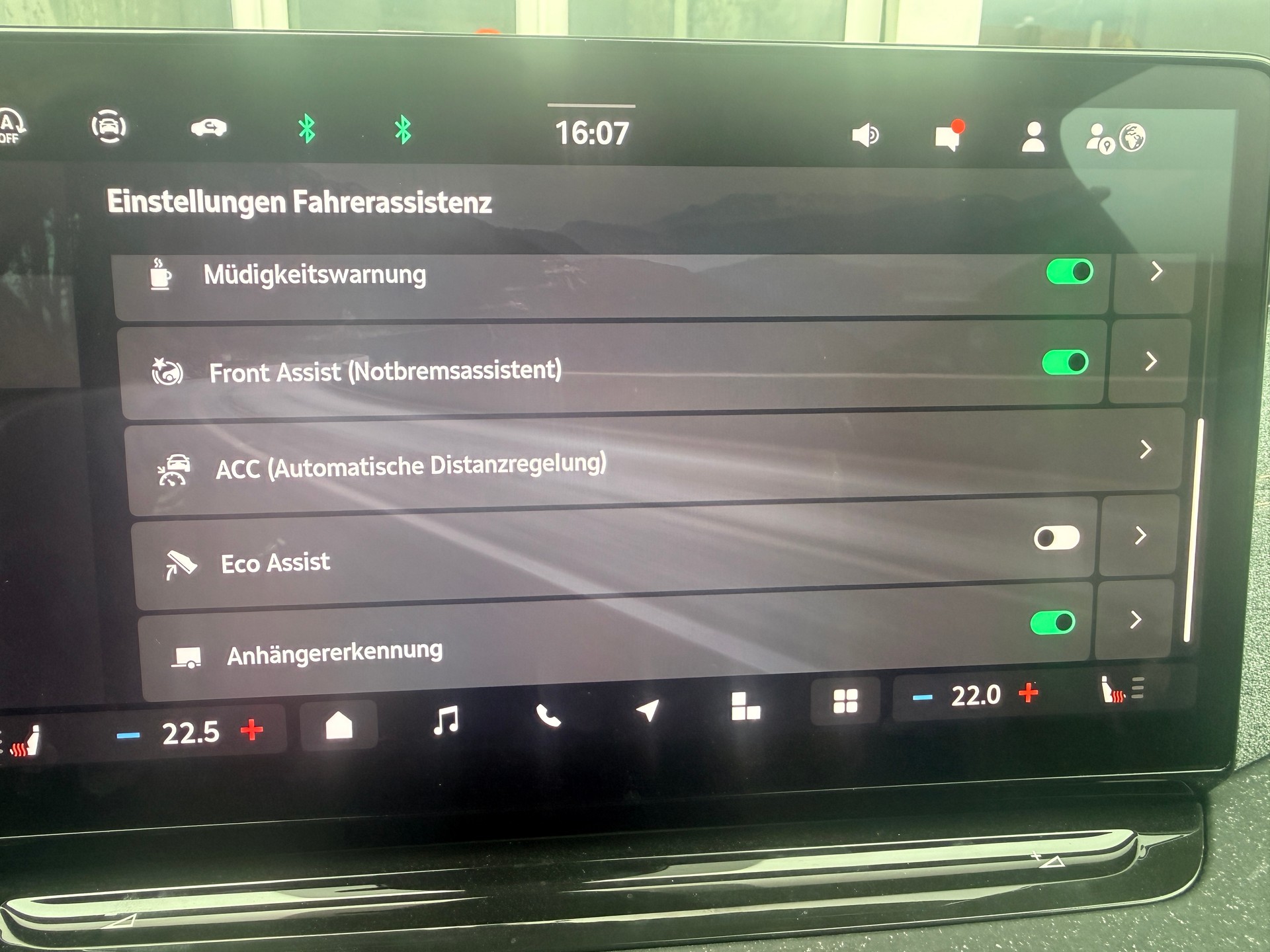 SKODA Octavia Combi 2.0 TDI DSG Selection AHK 1.6 To.-image-6