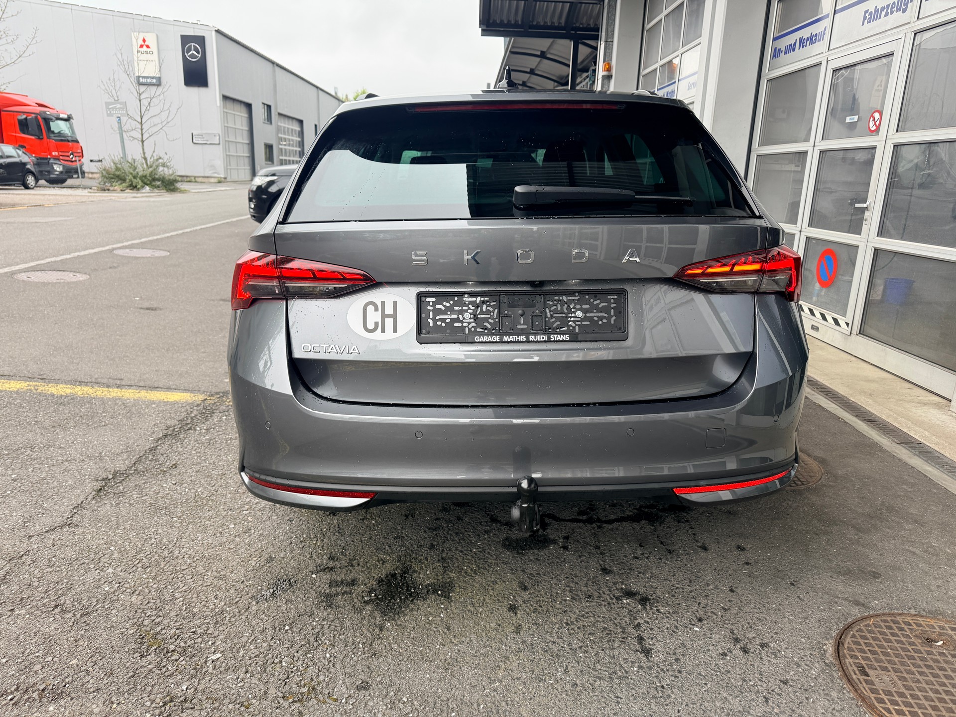 SKODA Octavia Combi 2.0 TDI DSG Selection AHK 1.6 To.-image-4