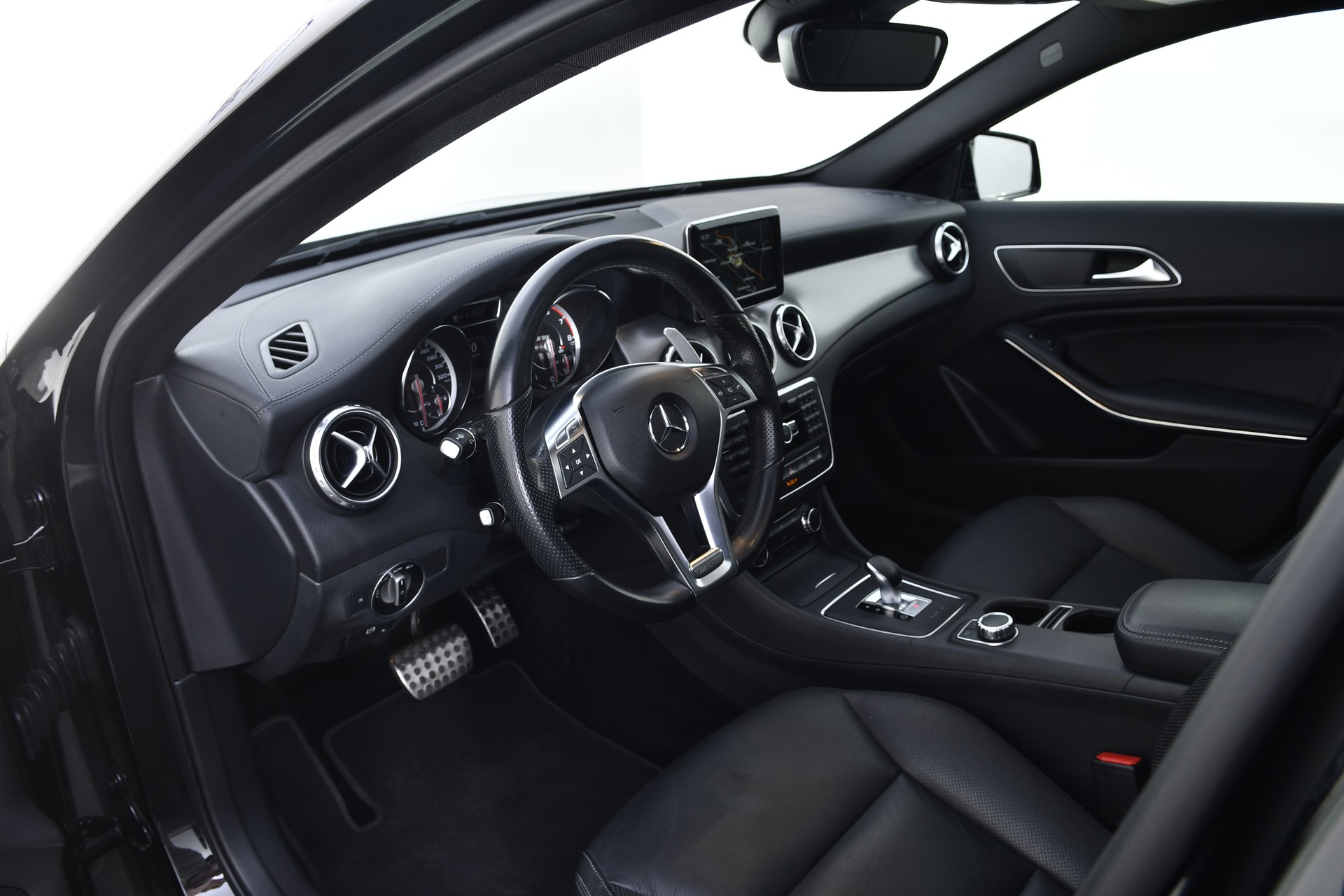 MERCEDES-BENZ GLA 45 AMG 4Matic 7G-DCT-image-10