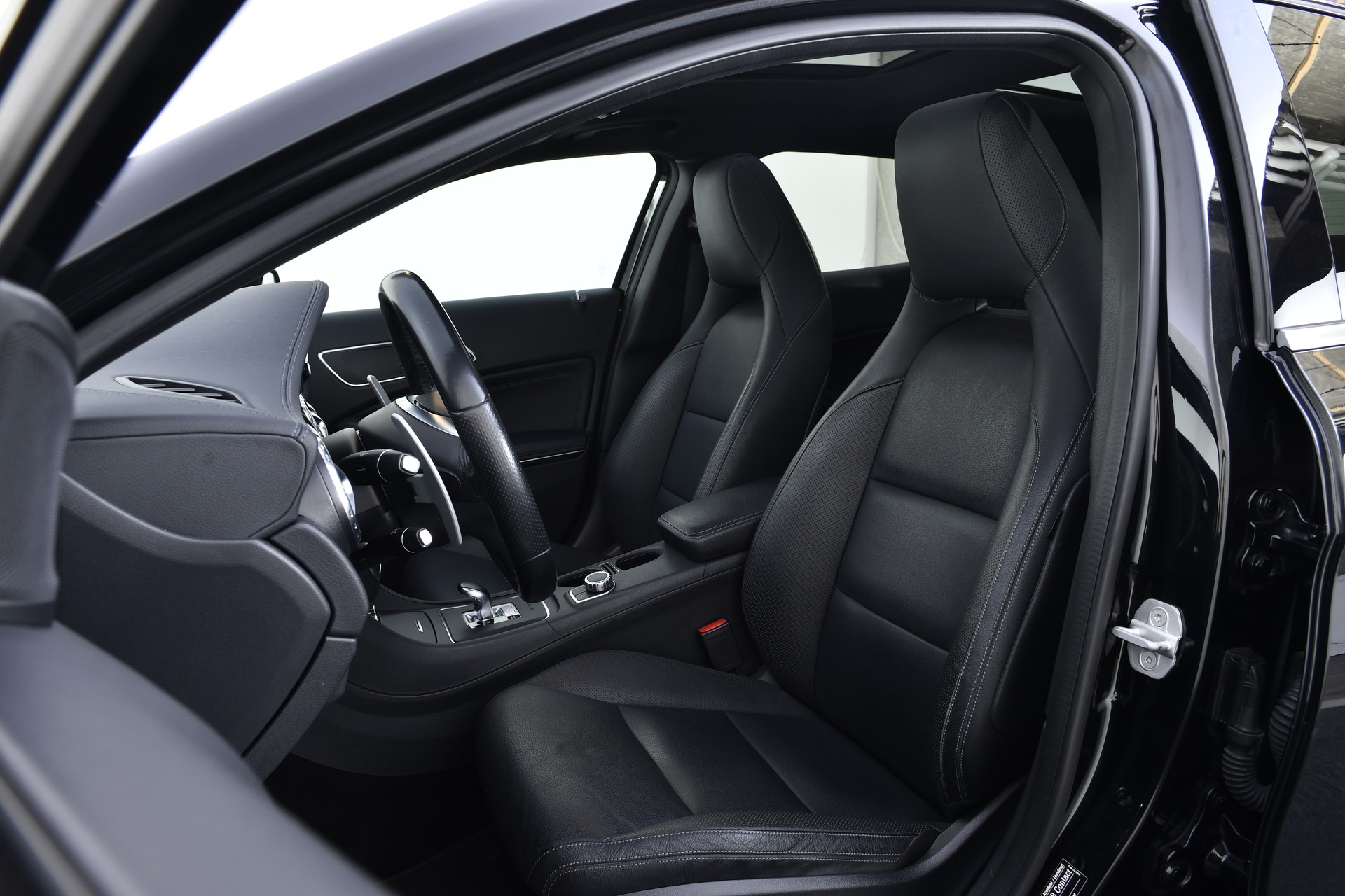 MERCEDES-BENZ GLA 45 AMG 4Matic 7G-DCT-image-11