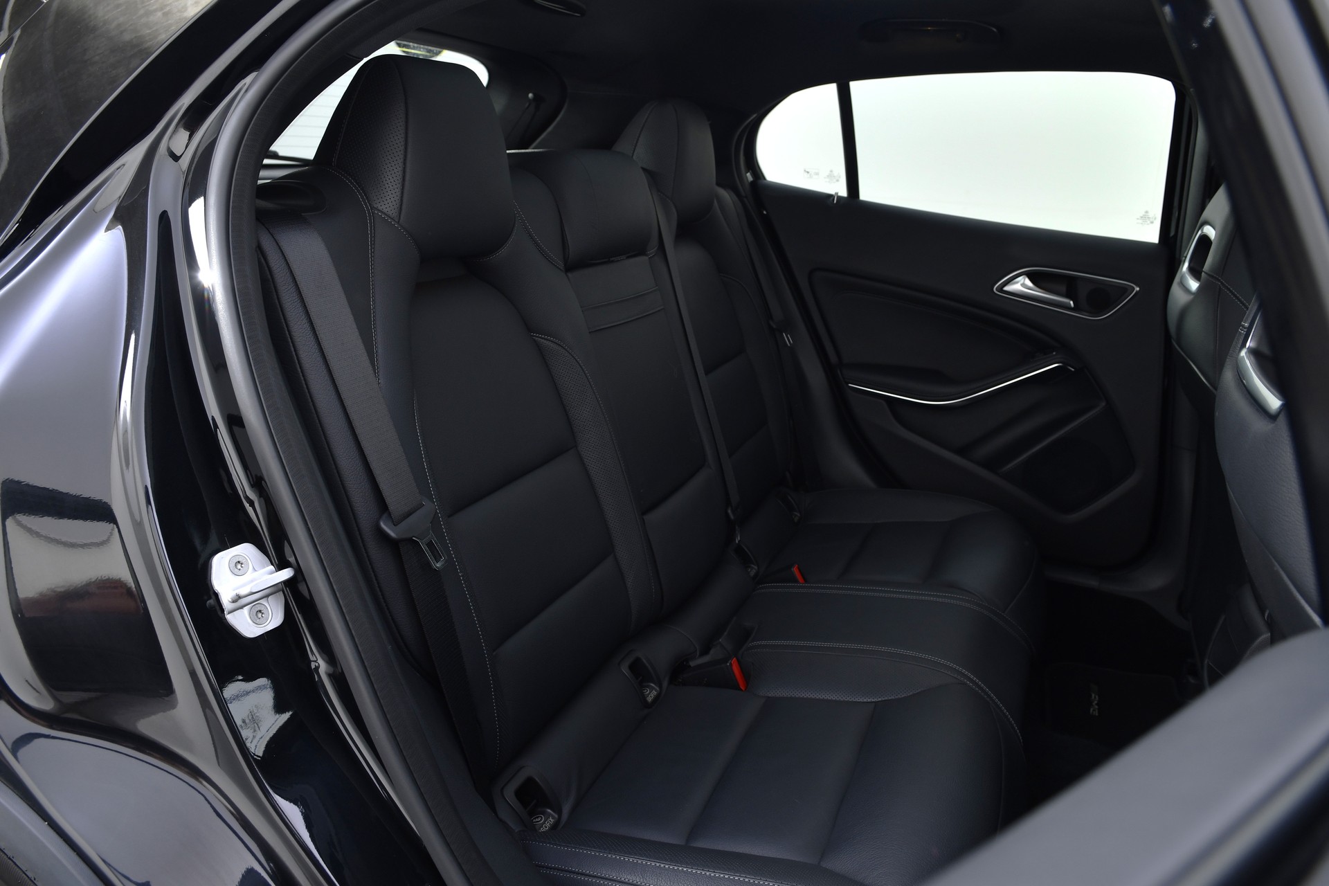 MERCEDES-BENZ GLA 45 AMG 4Matic 7G-DCT-image-18