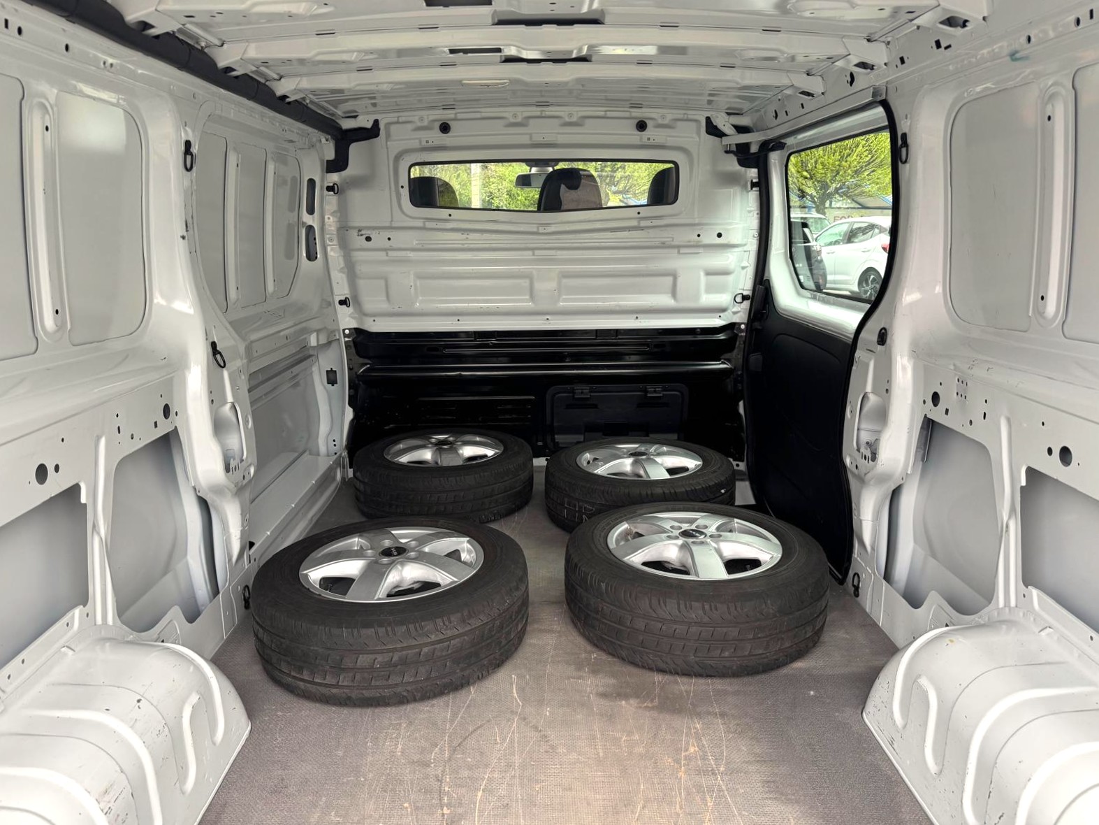 RENAULT Trafic Ene dCi120 2.0 Bus L2H1 *1550 KG Nutzlast*-image-16