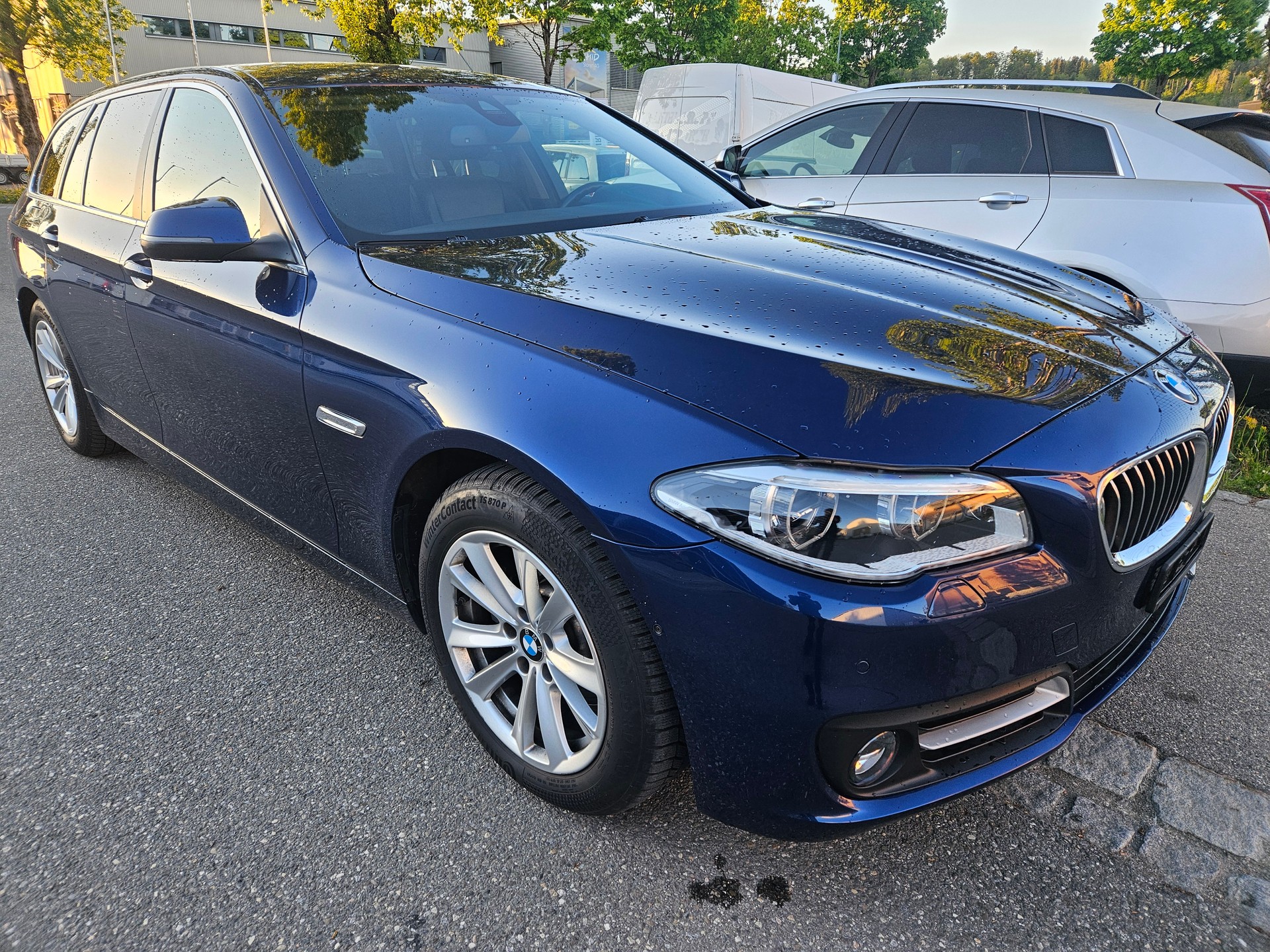 BMW 520d Touring xDrive Luxury Line Steptronic-image-0