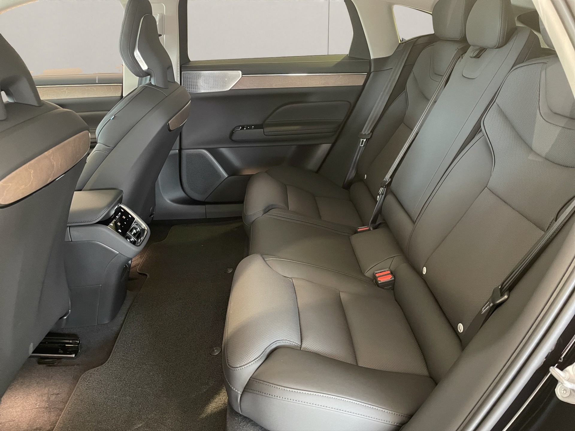VOLVO ES90 Ultra-image-7