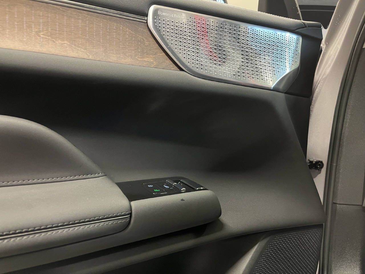 VOLVO ES90 Ultra-image-12