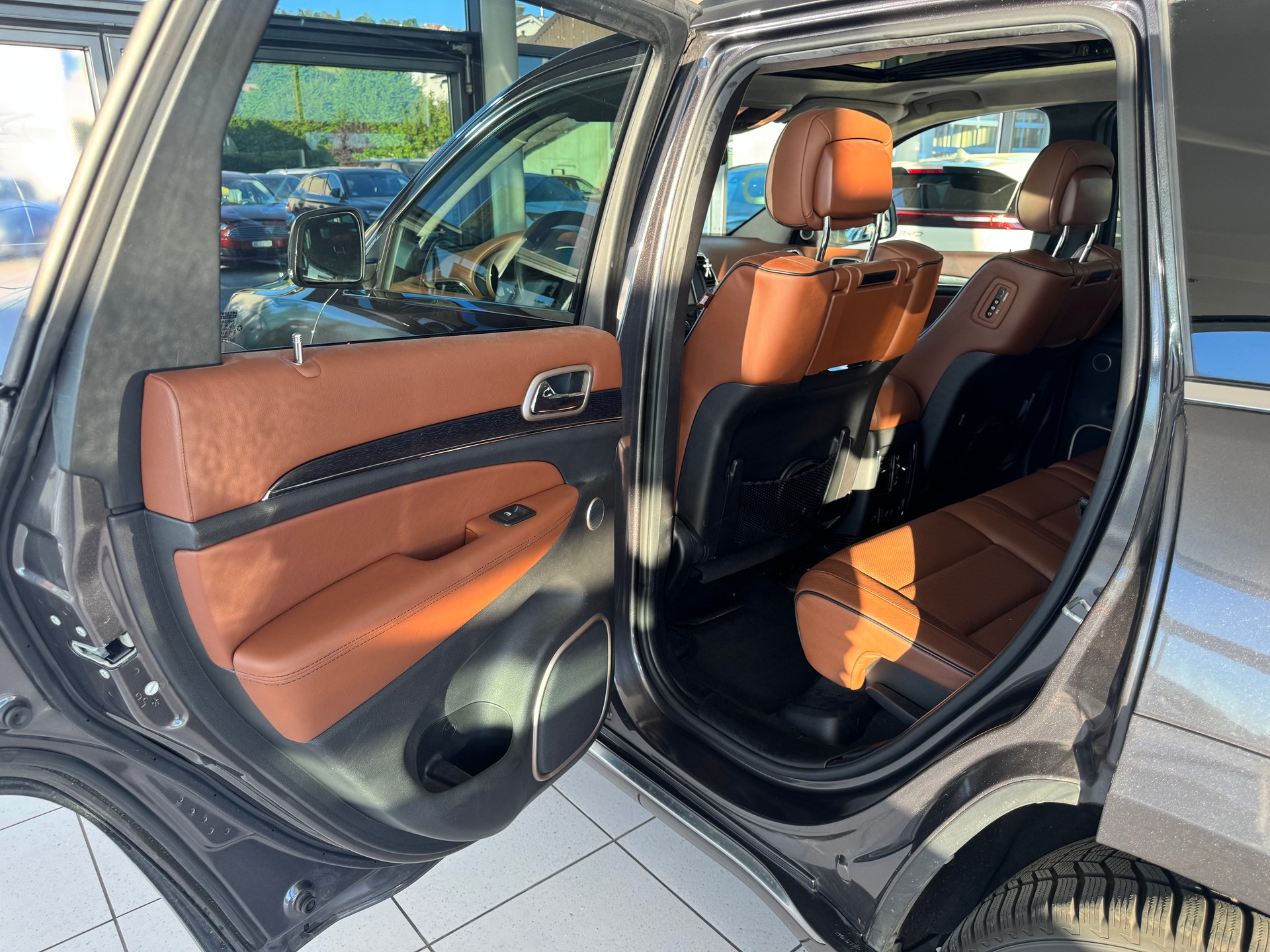 JEEP Grand Cherokee 3.0 CRD Summit Automatic-image-18