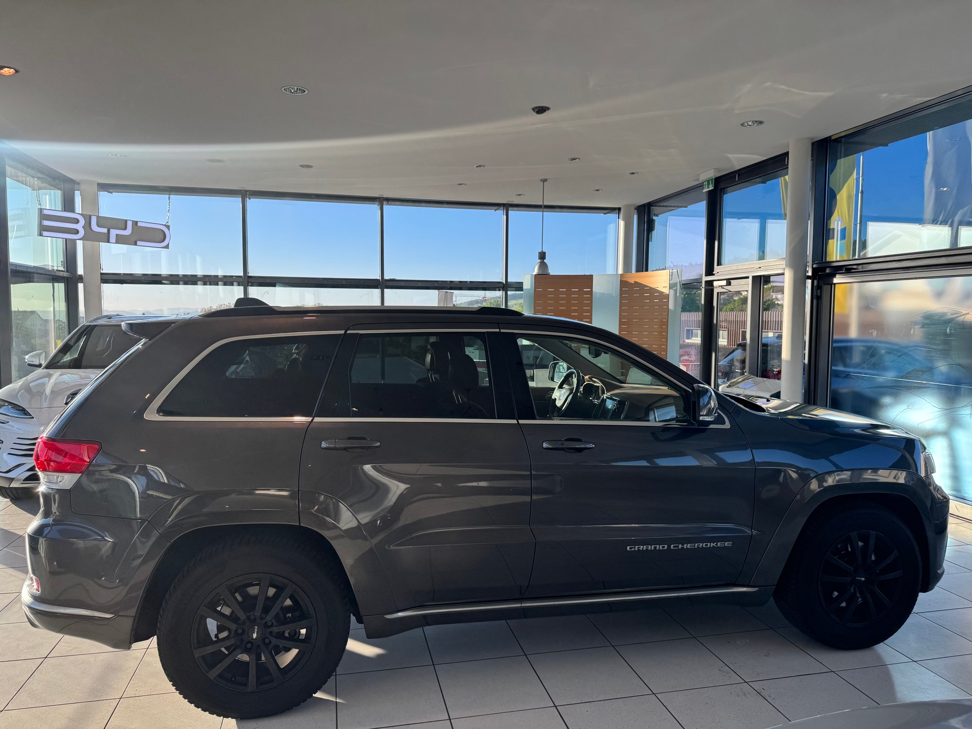 JEEP Grand Cherokee 3.0 CRD Summit Automatic-image-3