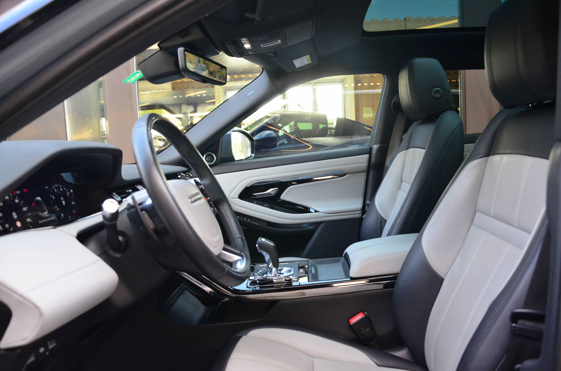 LAND ROVER Range Rover Evoque 2.0 T 250 First Edition-image-12