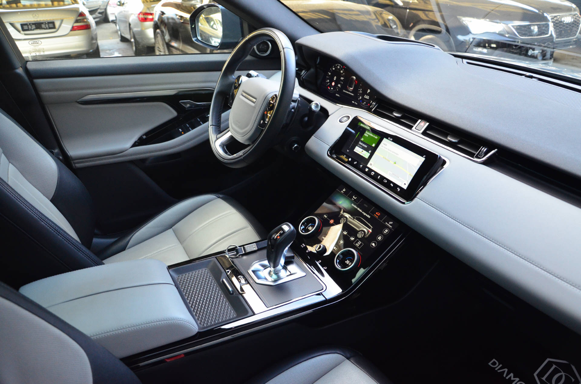 LAND ROVER Range Rover Evoque 2.0 T 250 First Edition-image-11