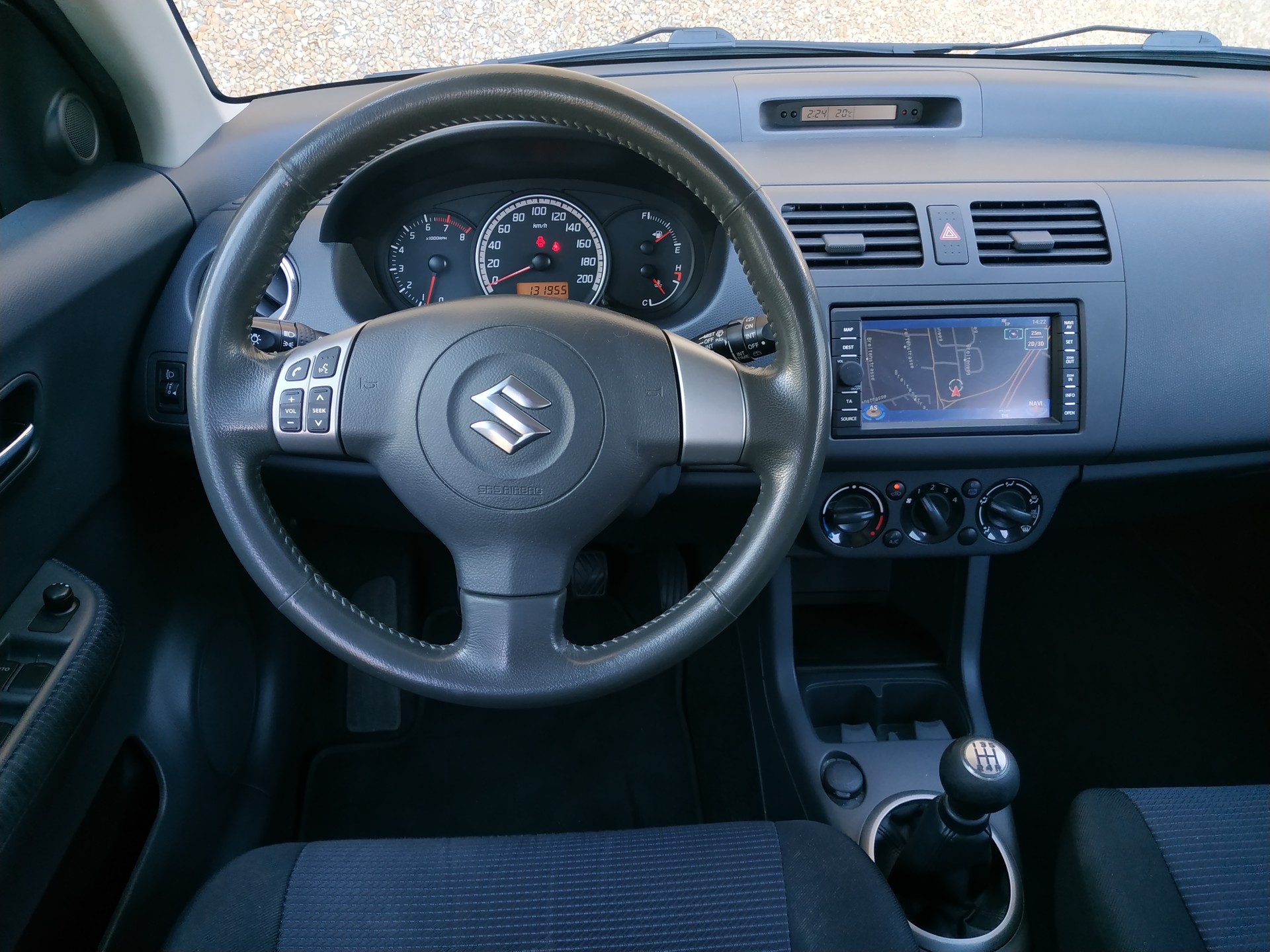 SUZUKI Swift 1.3i 16V GL Top 4x4-image-10