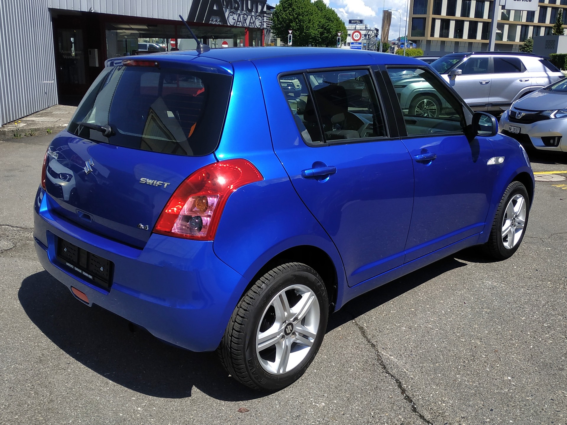 SUZUKI Swift 1.3i 16V GL Top 4x4-image-6