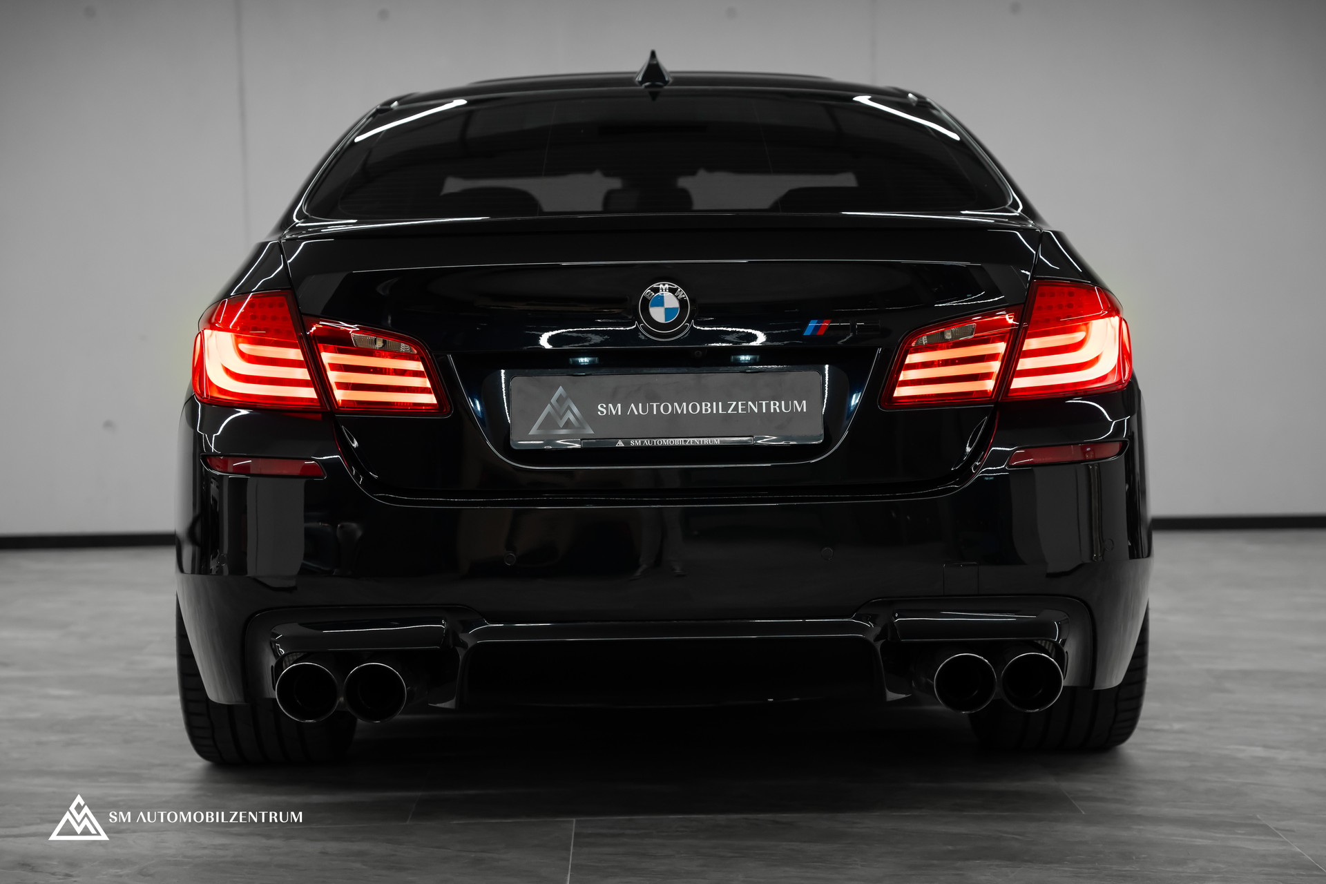BMW M5 / Panorama / Sitzbelüftung / Head-Up-image-10