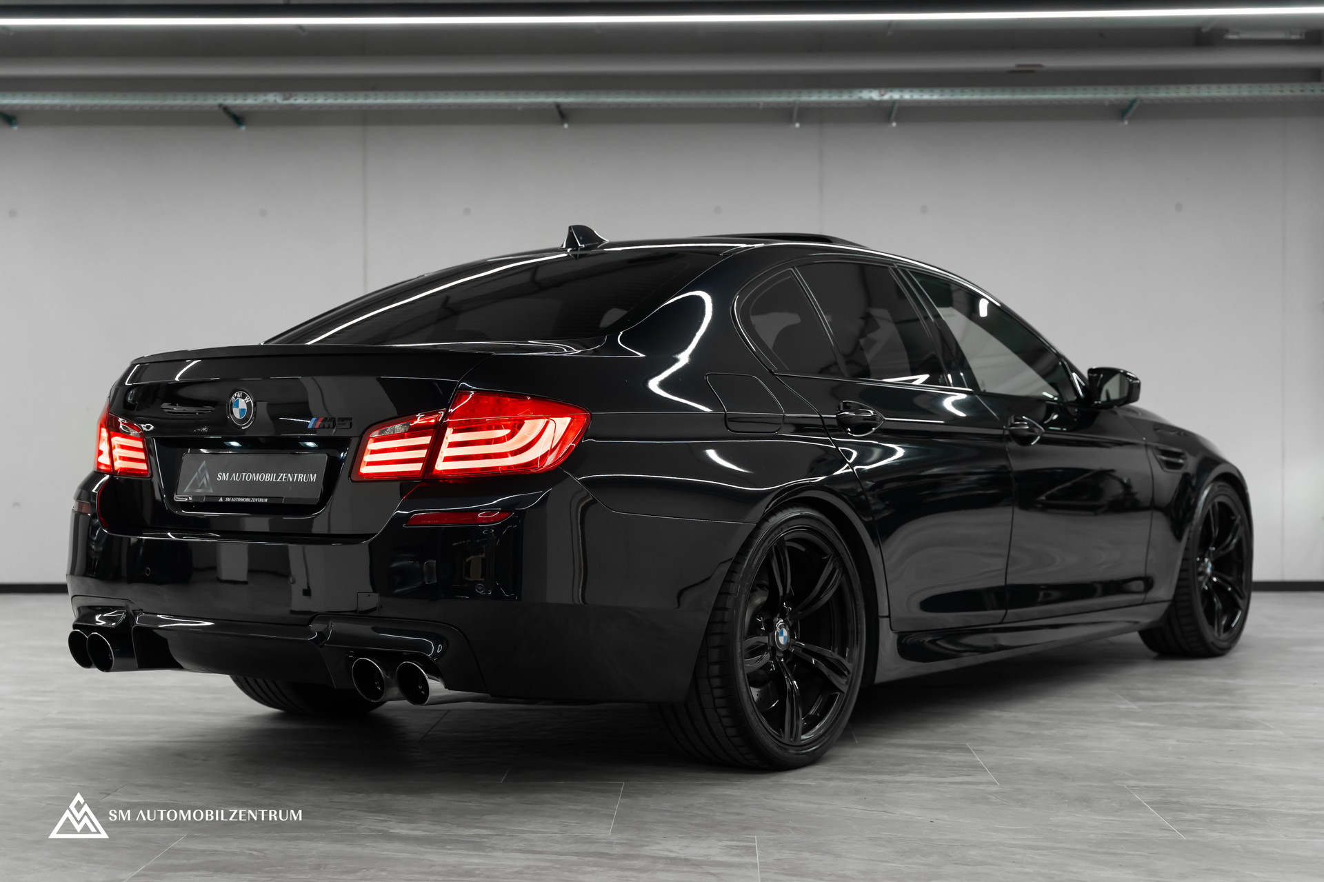 BMW M5 / Panorama / Sitzbelüftung / Head-Up-image-7