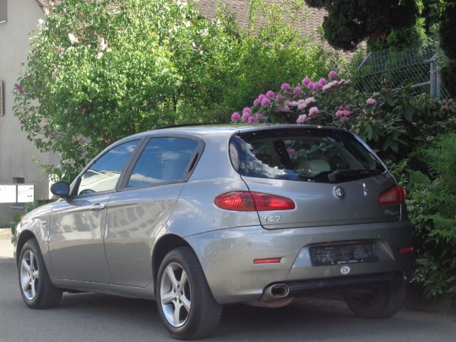ALFA ROMEO 147 2.0 TS 16V Luxury-image-2