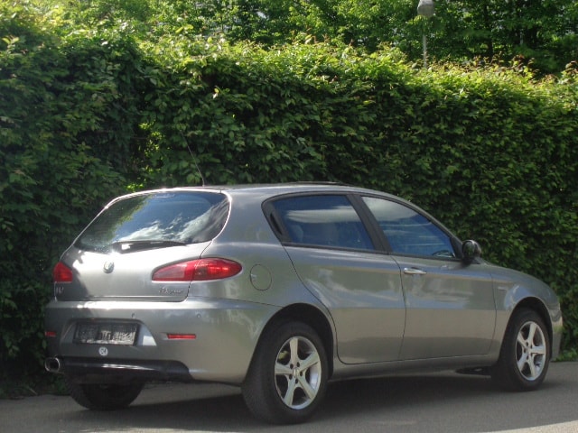 ALFA ROMEO 147 2.0 TS 16V Luxury-image-11