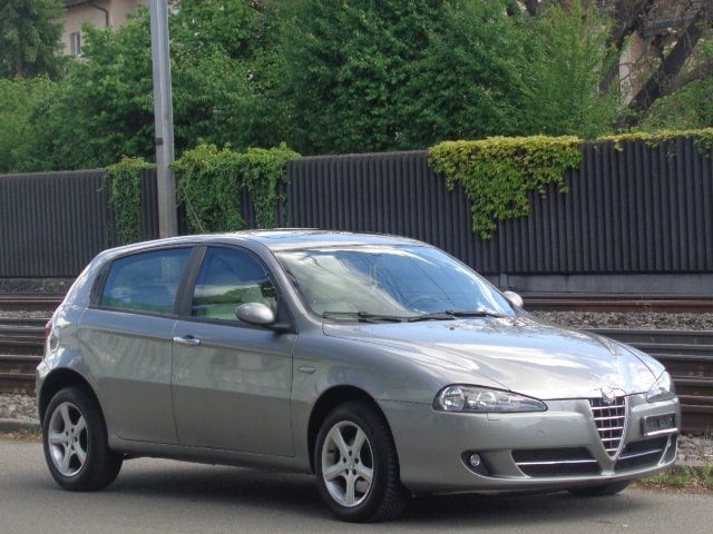 ALFA ROMEO 147 2.0 TS 16V Luxury-image-9